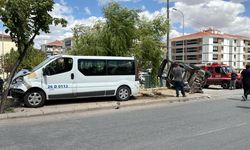 Eskişehir'de kaza: Dolmuş ile otomobil çarpıştı, 8 kişi yaralandı