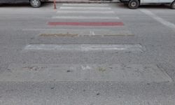 Eskişehir'deki yaya geçidi bulmacaya döndü