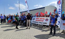 Eskişehir'de 7 yıl sonra gelen zafer: İşçilerden fabrika önünde kutlama