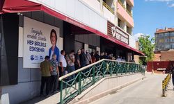 Kent Lokantası önündeki uzun kuyruklar devam ediyor