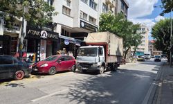 Eskişehir’de çift sıra park çilesi: Trafik tehlikeye giriyor