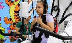 Ayağının üzerine basmaya korkuyordu: Eskişehir’de robotla yeniden yürümeye başladı!