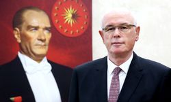 Başkan Kurt bir araştırmada daha Türkiye'nin zirvesinde!