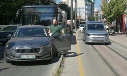 Eskişehir’de ışık ihlali kaza getirdi: Araçlar birbirine girdi