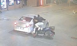 Eskişehir'de motosiklet otomobile çarptı: Kaza anı kameraya yansıdı