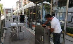 Eskişehir’de tramvay durağında turnike arızası