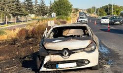 Eskişehir-Ankara yolu dumanlara teslim oldu, araç küle döndü!