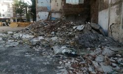 Eskişehir’de yıkılan binaların enkazları tepki çekiyor