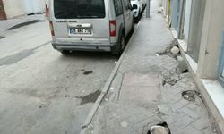 Eskişehir’de kaldırımların çökmek üzere: Mahalleli bakım bekliyor