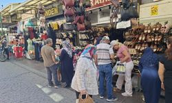 Eskişehir'de ucuz ayakkabıya yoğun ilgi: Sıraya girdiler