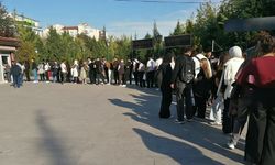 Eskişehir'e gelen öğrenciler ilk oraya koştu: Kuyruk sokağa taştı