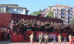 Eskişehirspor taraftarı tribüne sığmadı