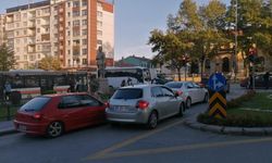 Eskişehir'de kazanın ardından trafik kilitlendi