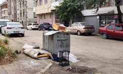 Eskişehir’de gündüz vakti çöp manzarası tepki çekti