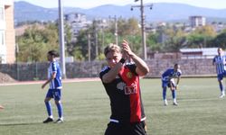 Eskişehirsporlu futbolcu memleketinde alkışlandı
