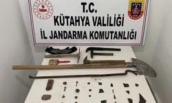Kütahya’da jandarmadan tarihi eser operasyonu! 28 obje ve 4 sikke ele geçirildi