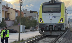 İzmir-Eskişehir seferini yapan trenin çarptığı genç kurtarılamadı