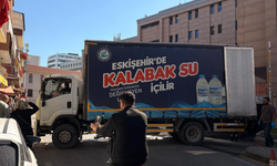 Eskişehir’de Kalabak aracı sokakta sıkıştı! Trafik aksadı