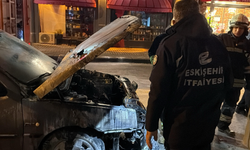 Eskişehir’de seyir halindeki otomobil alev aldı! İlk müdahaleyi esnaf yaptı