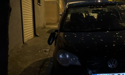 Eskişehir’de park halindeki araçların aynalarını tekmeyle kırdı! O anlar kamerada