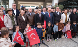 Eskişehir’de Türkiye’de bir ilk! Atatürk ve çocukları buluşturan anıt açıldı