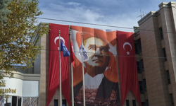 Eskişehir kırmızı beyaza büründü! Dev Türk bayrakları dikkat çekti
