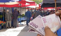 Eskişehir pazarında geçim hesabı: Tezgahlar dolu, vatandaşın cebi boş!