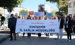 Eskişehir’de sağlık çalışanlarından yürüyüş etkinliği