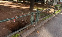Eskişehir’de parkta açılan derin çukur dikkatlerden kaçmadı