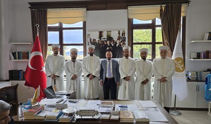 Simav’da atanan 6 din görevlisine cübbe ve fes giydirildi
