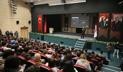 Türkiye'nin ilk astronotu Gezeravcı ESTÜ'de deneyimlerini paylaştı