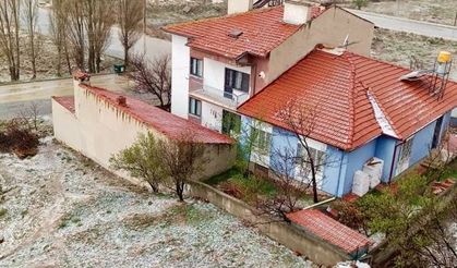 Eskişehir'in bir yanı yaz, bir yanı kış: Dolu yağdı!