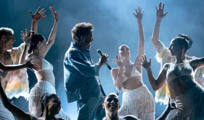 Harbiye'de yaz klasiği... Kenan Doğulu'dan efsane performans