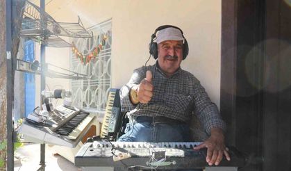 Hayatını adadığı orglarıyla her gün tek kişilik konser veriyor