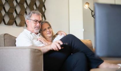 Yaşlılar günde 5 saatini ekran karşısında geçiriyor!