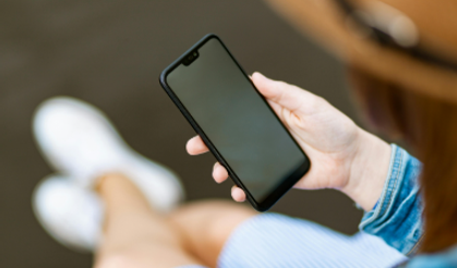 Tek elle telefon kullanımı el sağlığını tehdit ediyor