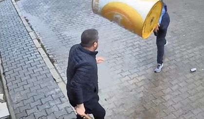 Kavgada eline geçirdiği varil, parke taşı ve masayı karşı tarafın üzerine attı