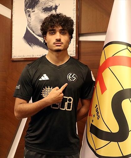 Eskişehirspor'dan transfer: Genç futbolcuyu renklerine bağladı