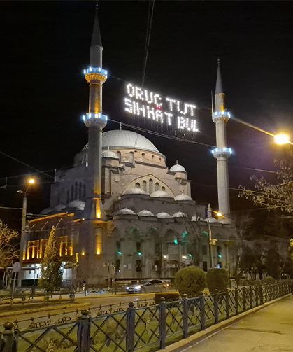 Eskişehir Reşadiye Camii’nde Ramazan ışığı yandı