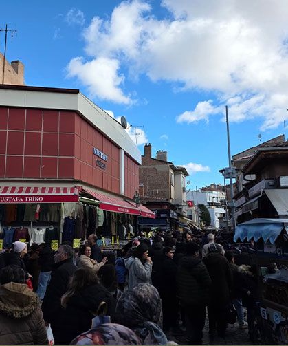 Eskişehir'de çarşıda yoğunluk: Güneşi gören akın etti