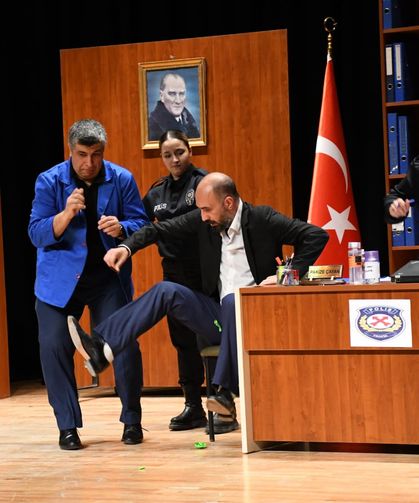 Eskişehir'de adliye personeli tiyatro ile nefes aldı