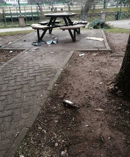 Eskişehir'de park ve bahçeler çöpten geçilmiyor: Uyarı var ama...