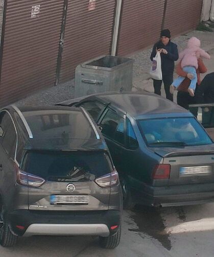 Eskişehir'de aynı sokakta yine kaza: Ucuz atlatıldı!