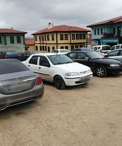 Eskişehir'de binalar yıkıldı, tarihi bölge otoparka döndü