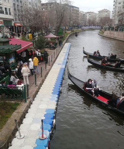 Eskişehir'de köprü taştı, iskele doldu