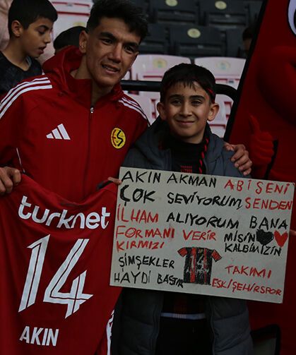 Eskişehirsporlu miniklerin mutluluk gözyaşları