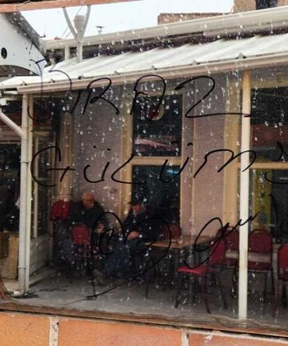 Eskişehir’de aynaya yazılan mesaj yüzleri güldürüyor
