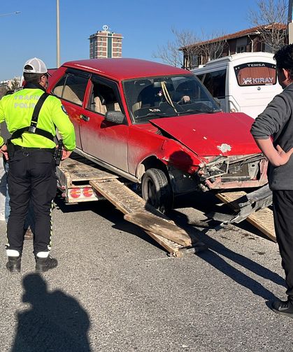 Eskişehir-Bursa karayolunda kaza: 8 aylık hamile kadın yaralandı!