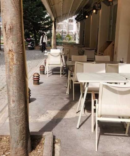 Eskişehir'de kafeler kaldırımları masalarla dolduruyor