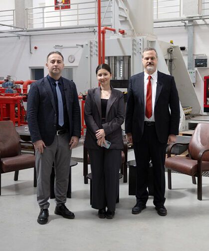 Teknolojinin nimetlerinden faydalanmak lazım